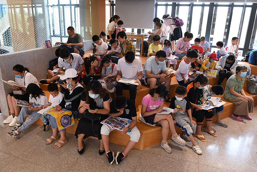 芜湖赤铸书院的阅读角坐满了读者。吴芳摄