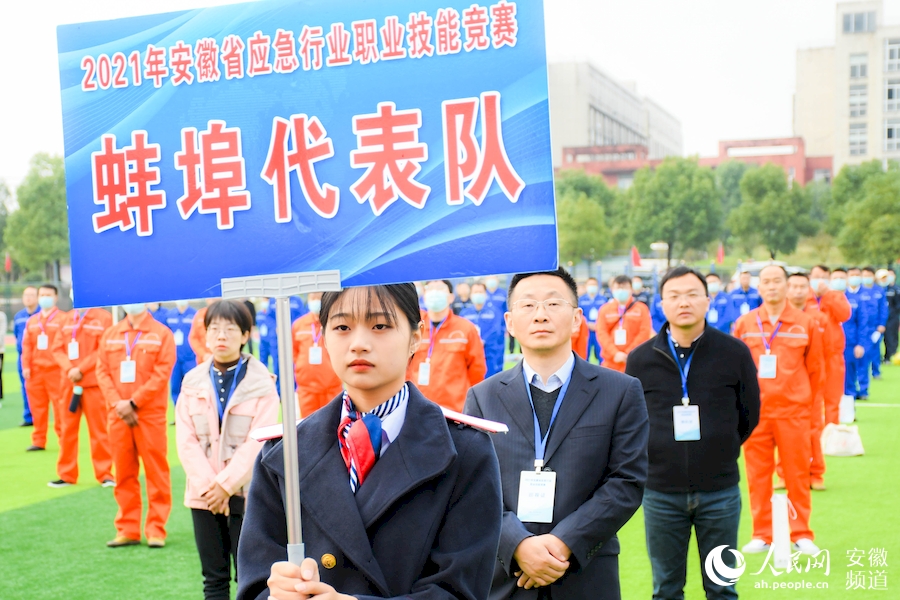 參賽選手均來自高危行業領域生產經營單位的一線特種作業人員。人民網 周坤攝