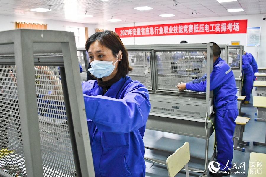 來自安慶代表隊的徐燕，是此次140多名參賽選手中，僅有的兩名女選手之一。人民網 周坤攝