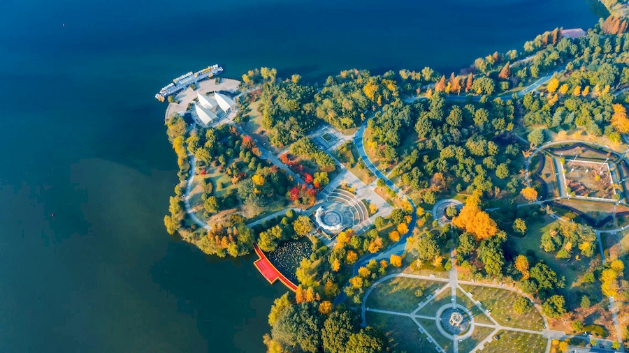 東湖公園美景。李明仙攝