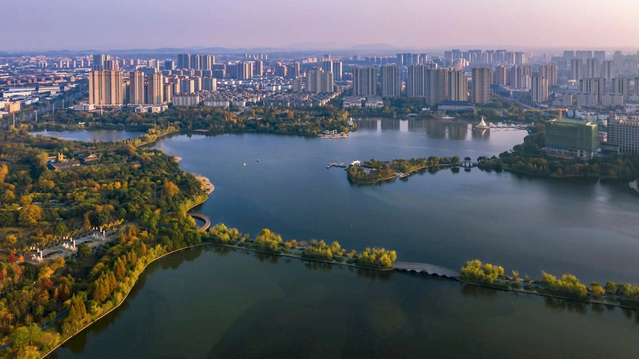 東湖公園美景。李明仙攝