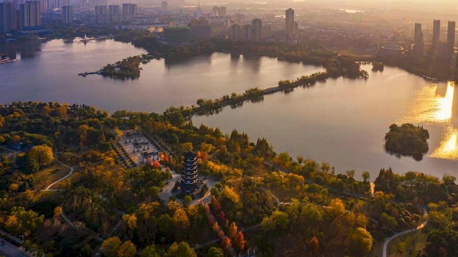 東湖公園美景。李明仙攝
