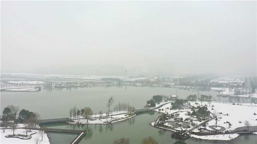 官亭林海豐祥湖雪景。董湛攝