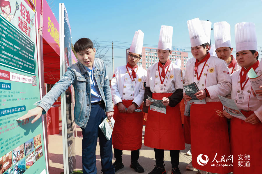 ��Ƹ��Ա��ӦƸѧ��������ҵ���������������ռ䡣������ �ſ���