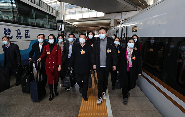 在皖全國人大代表抵京