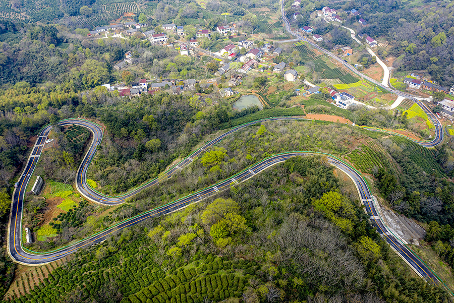 “四好農村路”成為當地老百姓的產業路、致富路和幸福路。左學長攝