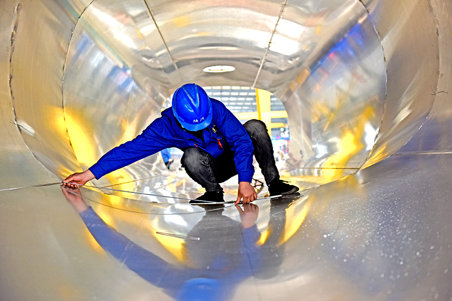 陝汽淮南專用汽車有限公司生產車間。陳彬攝