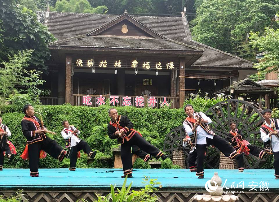 老达保拉祜族芦笙舞。人民网记者 张磊摄