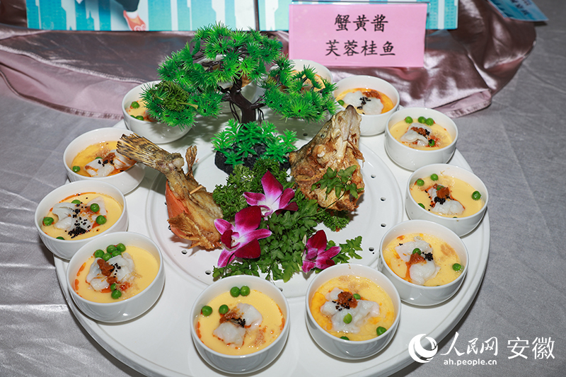参赛菜品芙蓉桂鱼。人民网 张俊摄