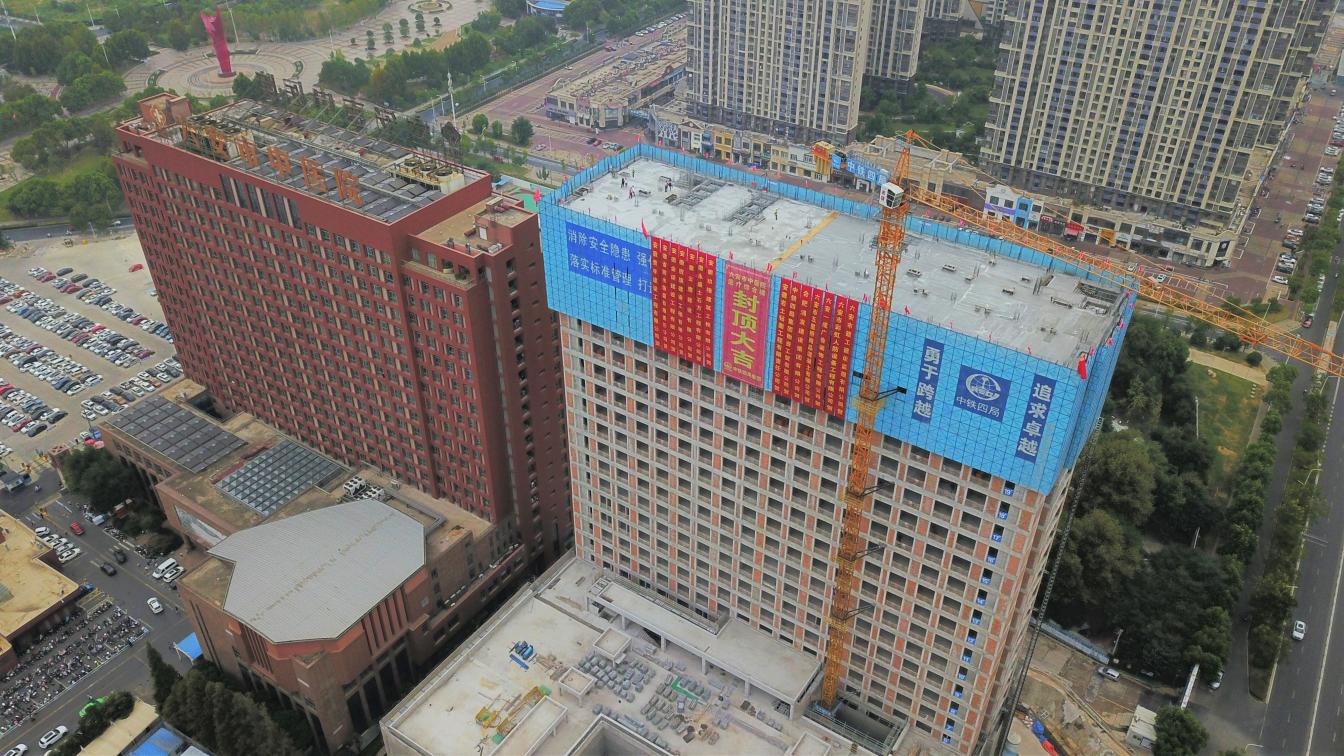 俯瞰六安市中医院医疗综合楼。陈于飞摄
