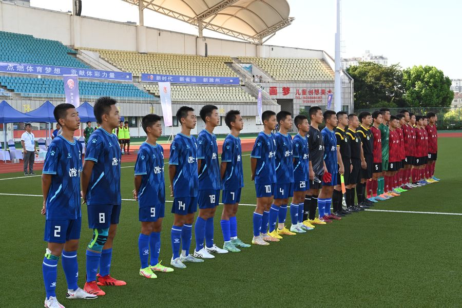 安徽省第十五届运动会青少年部足球男子U15比赛在定远县开赛。定远县融媒体中心供图