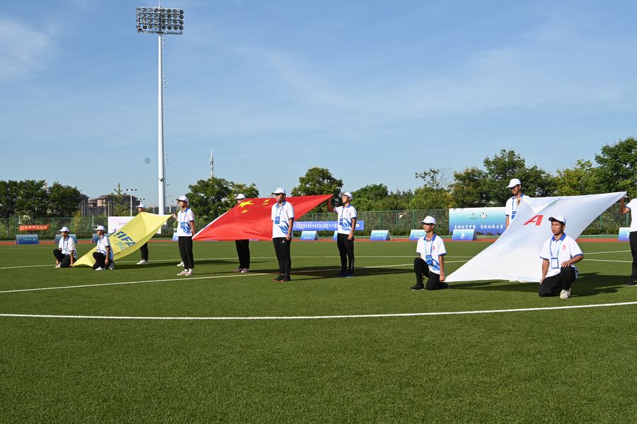 安徽省第十五届运动会青少年部足球男子U15比赛在定远县开赛。定远县融媒体中心供图