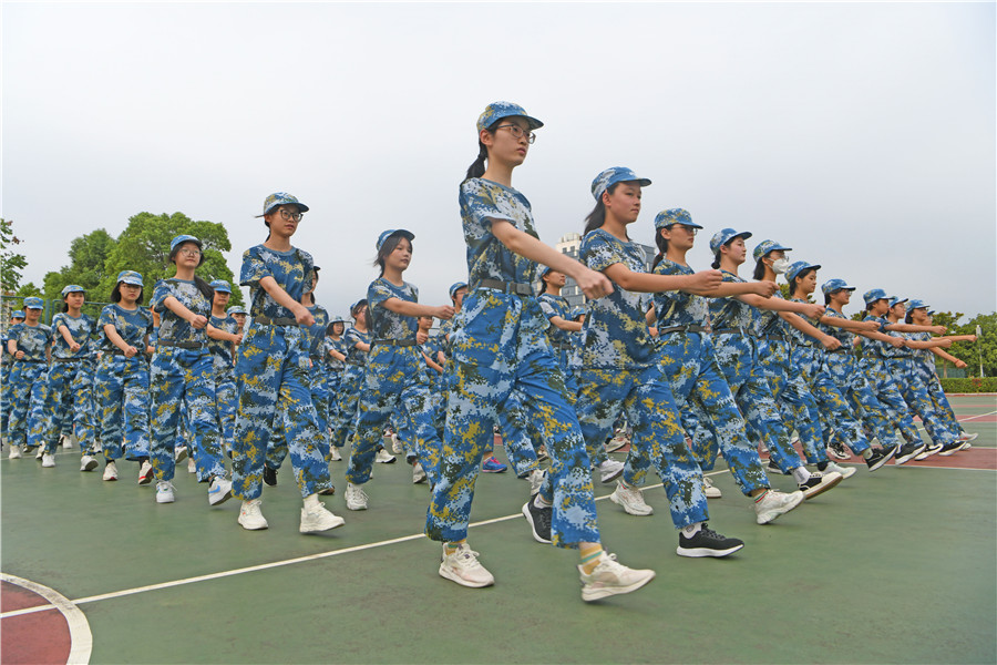 淮南二中高一新生在軍訓。陳彬攝