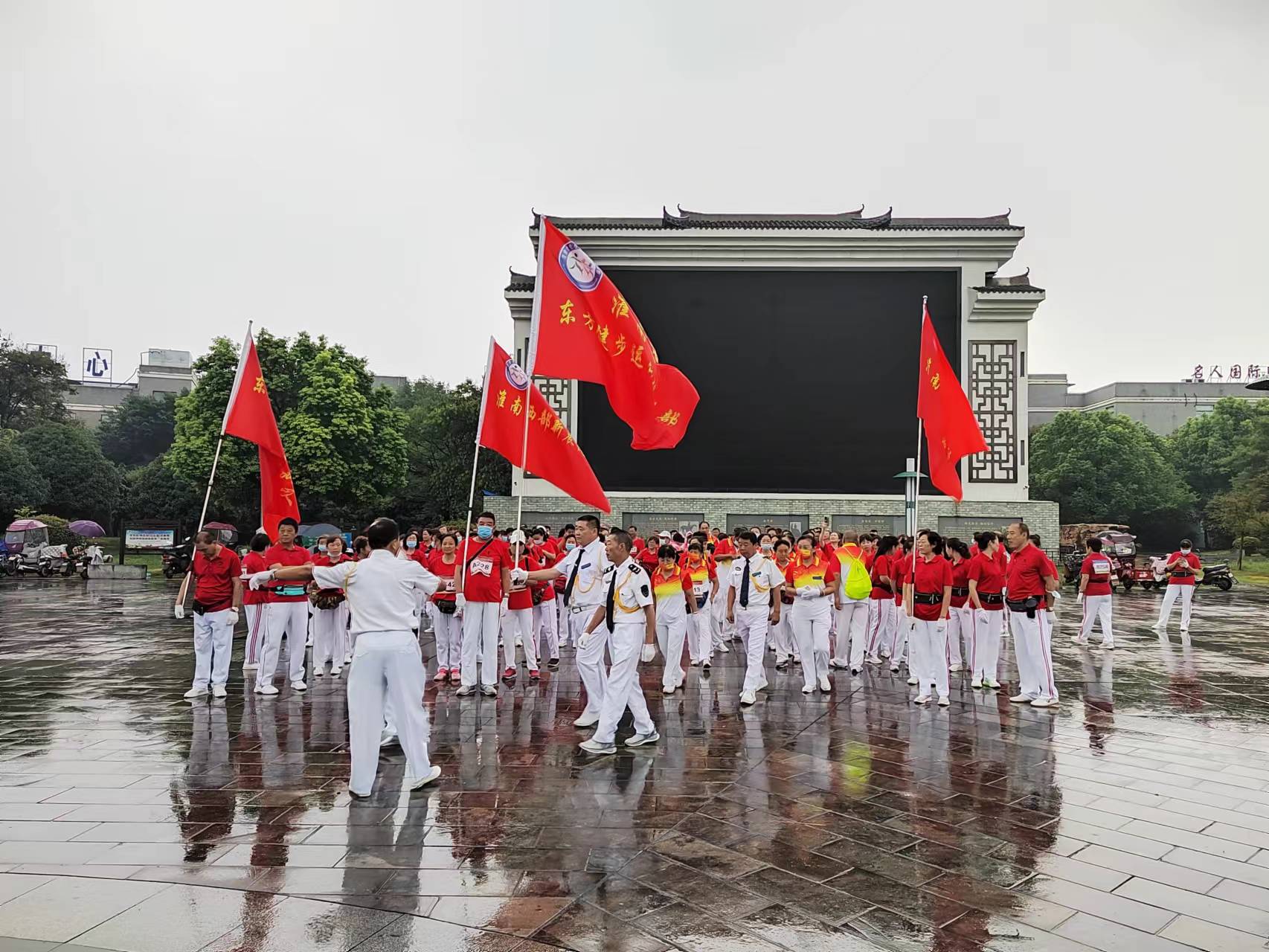 各健身方阵有序进入出发地。寿县县委宣传部供图