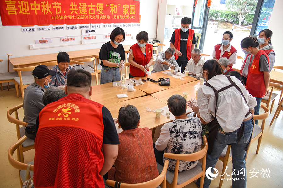月餅制作。人民網 李希蒙攝