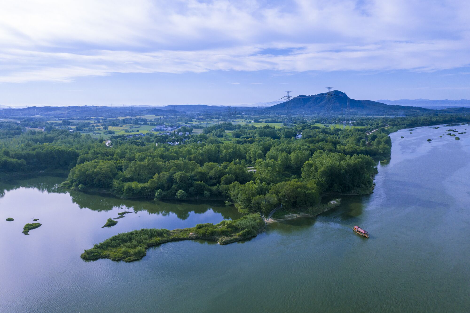 水清岸绿，景美如画。李明仙摄
