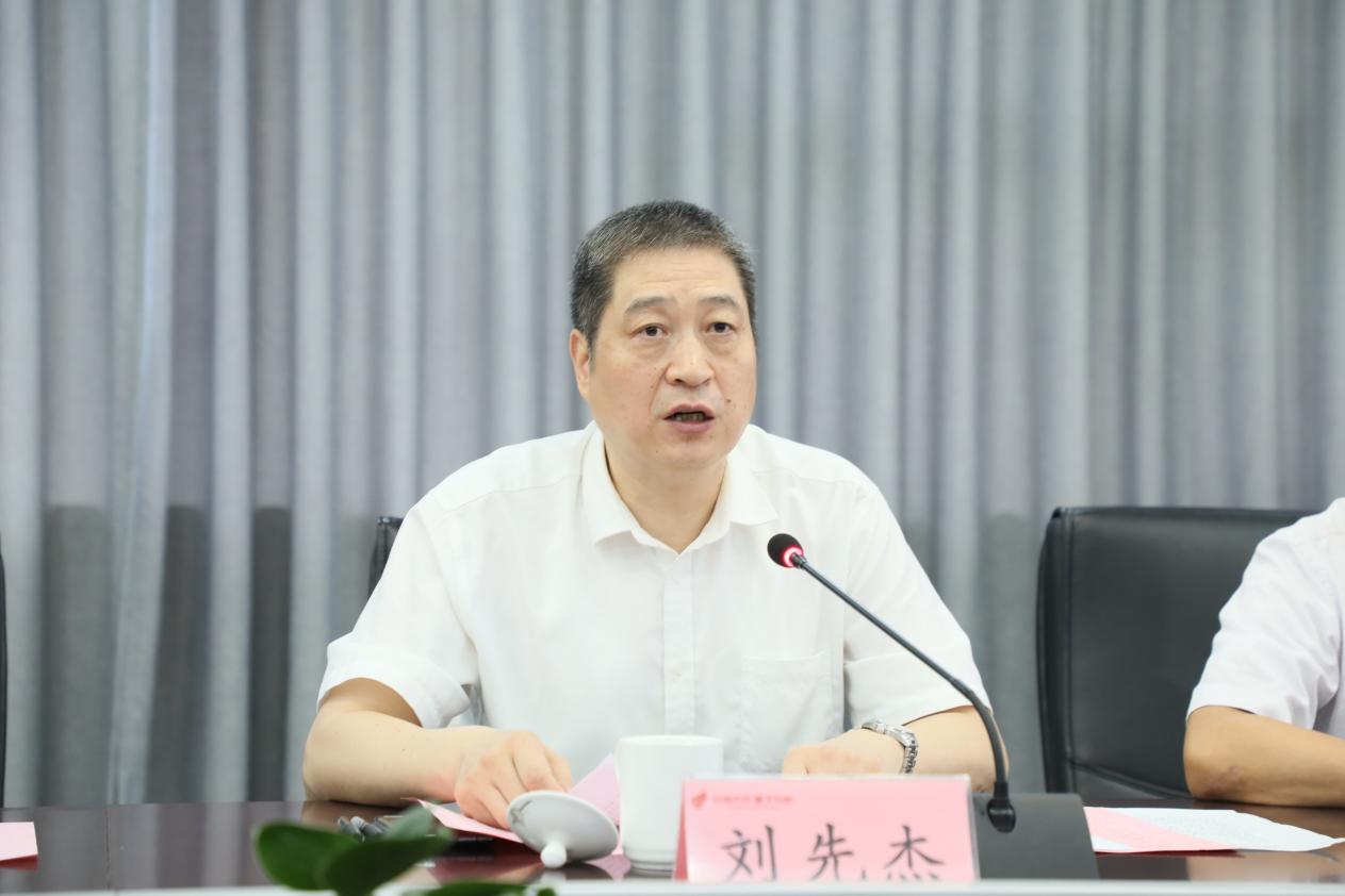 安徽交易集团党委书记、董事长刘先杰致辞。合肥高新集团供图