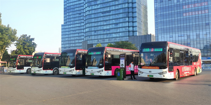 2022年国庆前夕，合肥公交集团提前部署了节日期间行车路牌计划，加大重点线路运力投放，保障市民乘车出行。谭方供图
