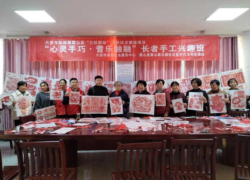 手工興趣班活動。霍山縣委宣傳部供圖