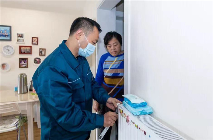 供暖专工上门服务。合肥热电供图