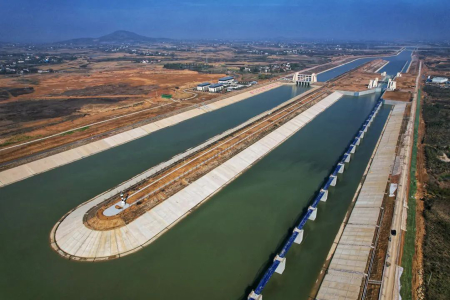 俯瞰江淮运河，引江济淮主体工程实现试通水通航。徐勇摄