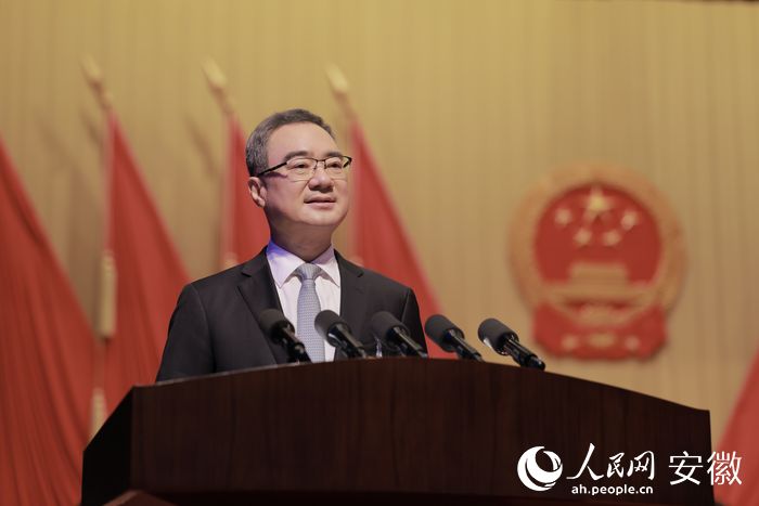 王清憲作政府工作報告。人民網 王曉飛攝