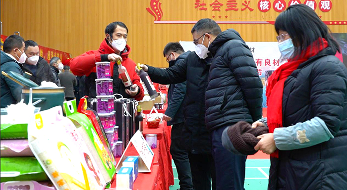 首届“定有良材”年货节现场。定远县委宣传部供图