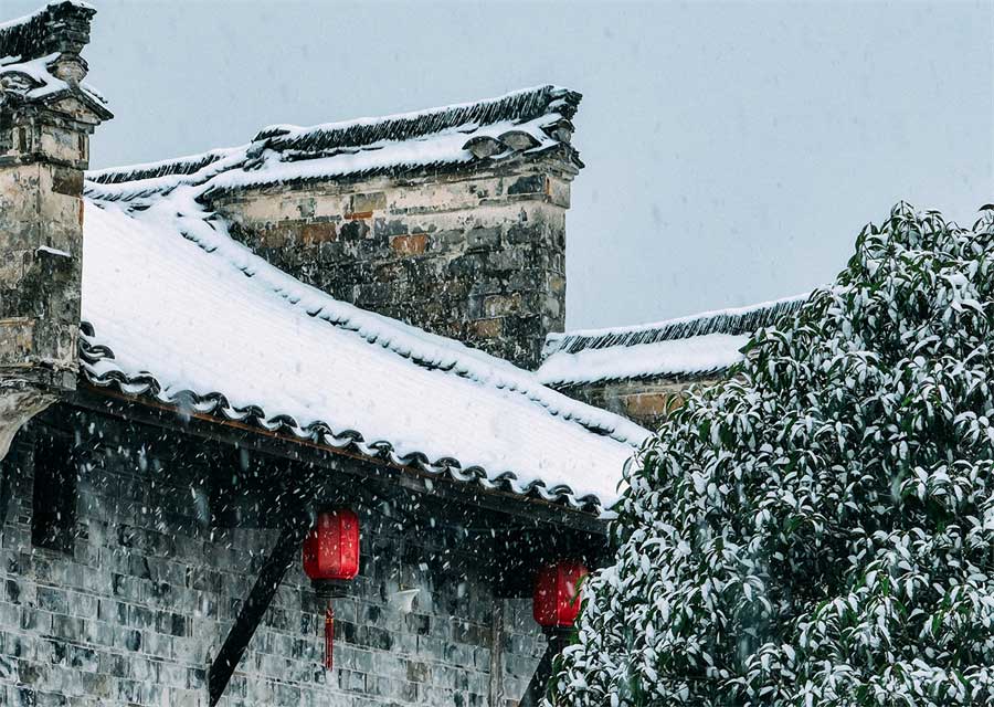 古镇飞雪迎新春。红宣供图