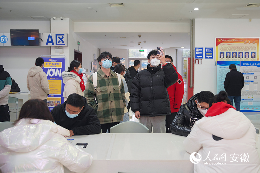 招聘會現場。人民網 陳若天攝
