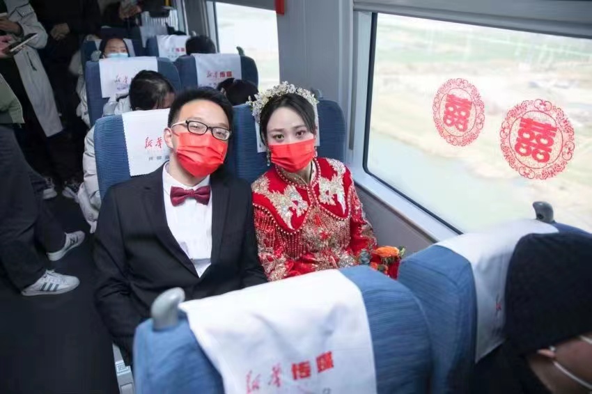 王俊和吴婷婷。宿松县委宣传部供图