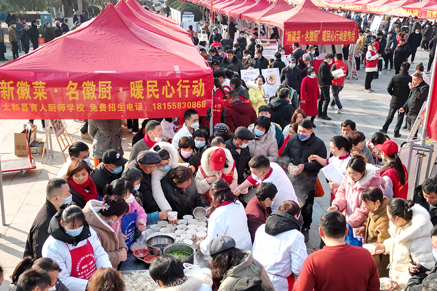 免费技能培训的现场展示。陶俊摄
