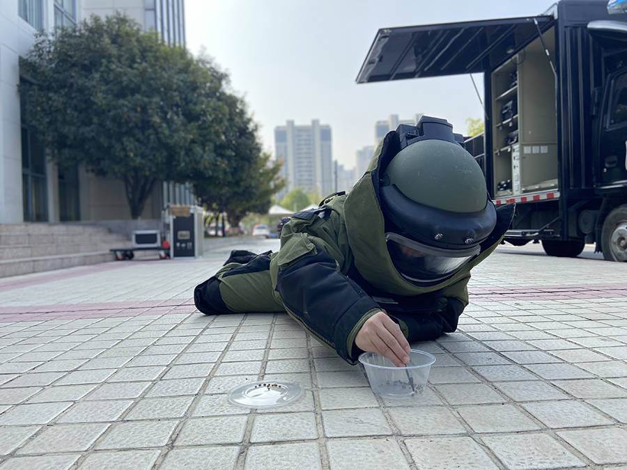 特警支队在开展排爆训练。合肥警方供图