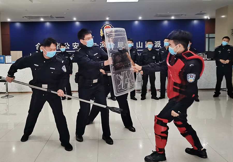 包河公安分局开展“四随五小”训练。合肥警方供图