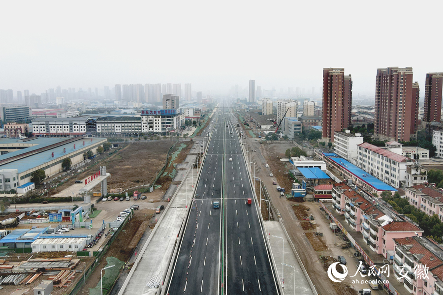 G312快速路改造工程项目现场。人民网 王锐摄