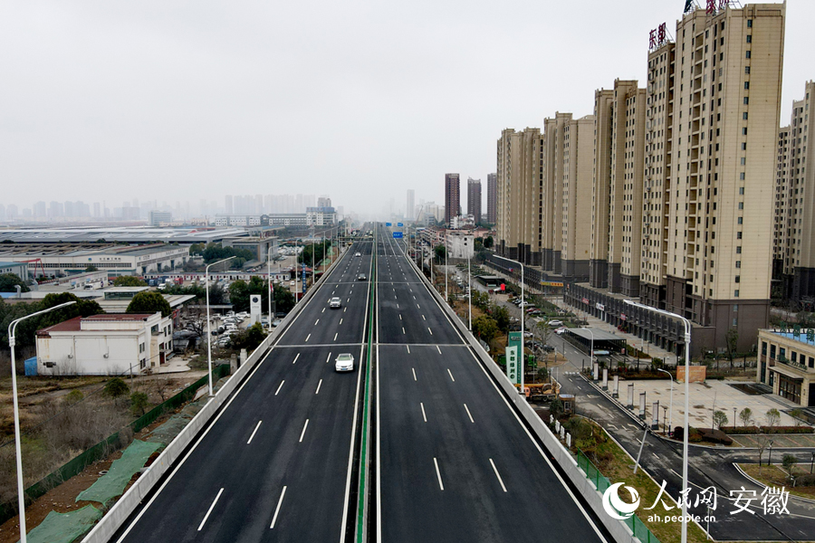 G312快速路改造工程项目已实现通车。人民网 王锐摄