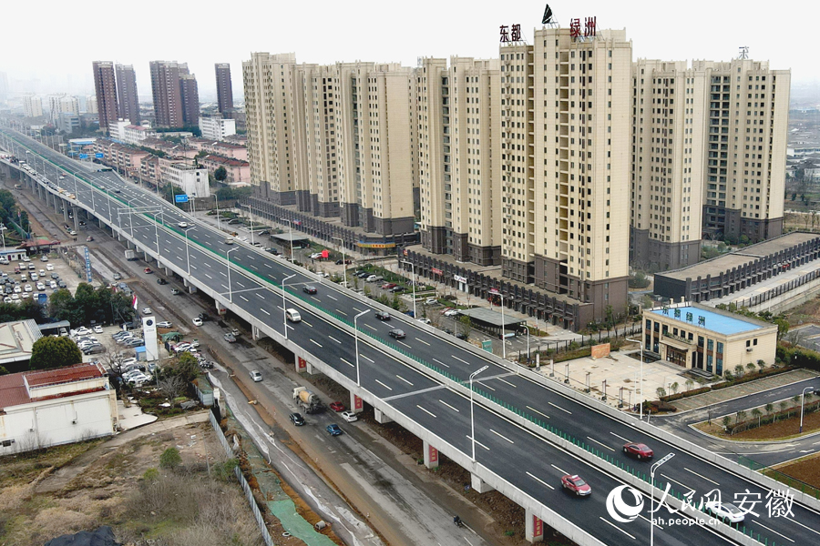 G312快速路改造工程项目现场。人民网 王锐摄