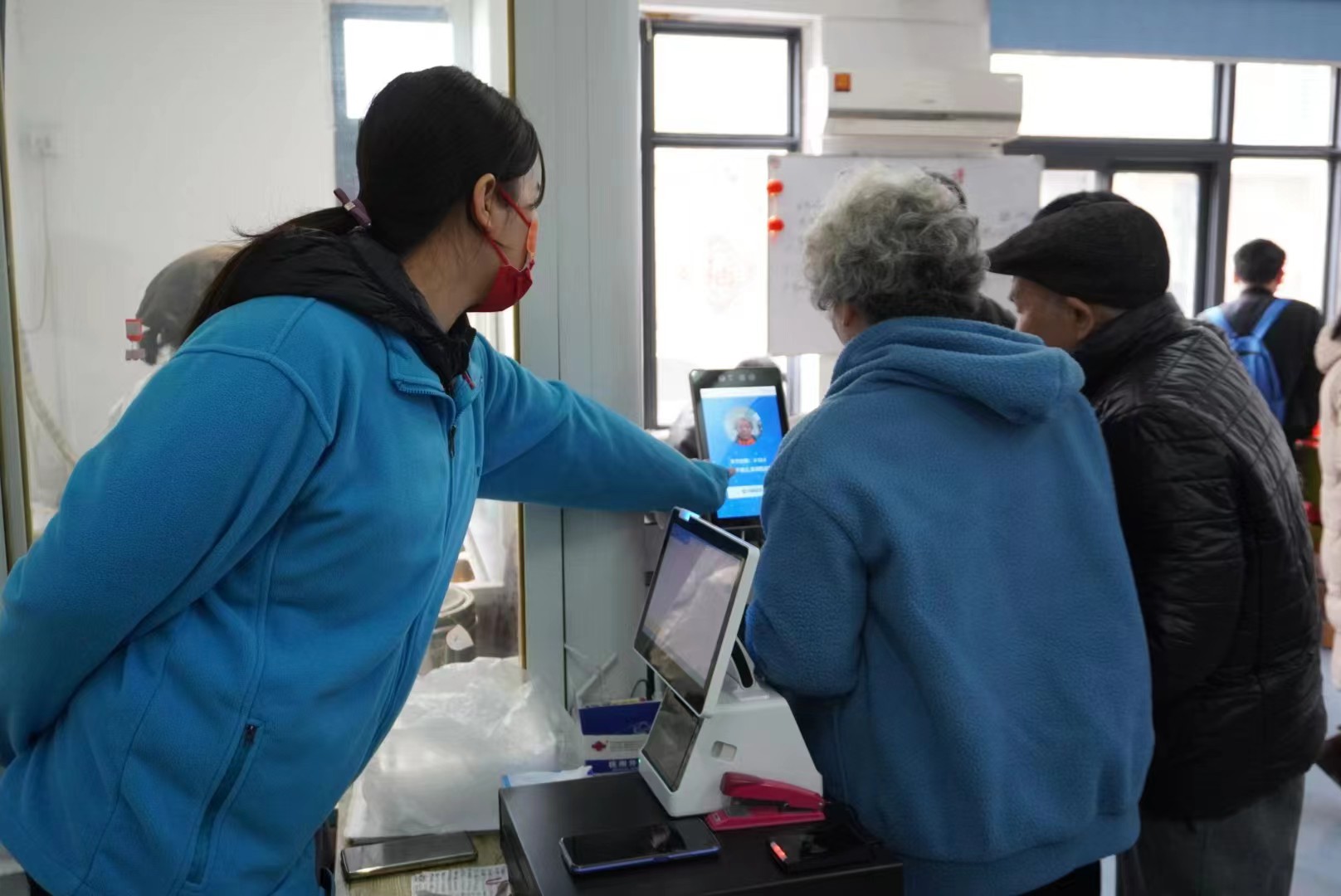 老年人通過“刷臉”即可支付。吳迪攝