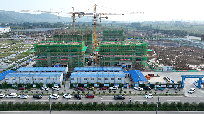 园区建设忙。徐学春摄