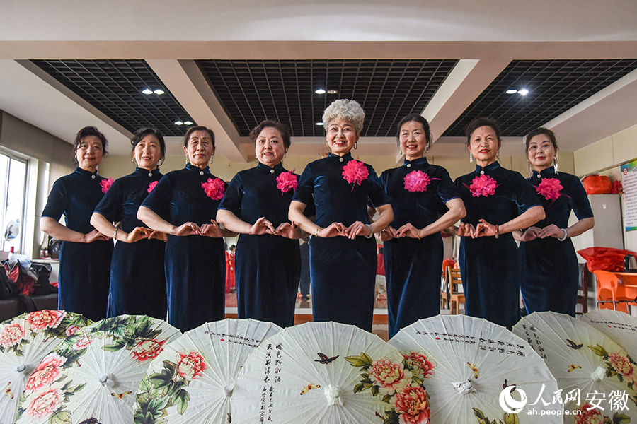 “俏奶奶”们走秀。人民网 李希蒙摄