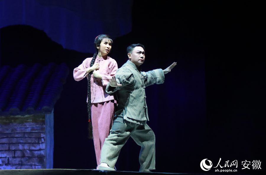 庐剧《等不到今生等来世》在合肥大剧院上演。 人民网 陶涛摄