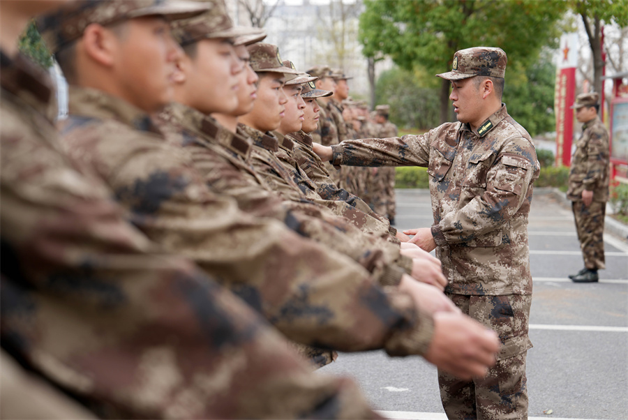 全椒县2023年春季预定新兵在进行队列训练。沈果摄