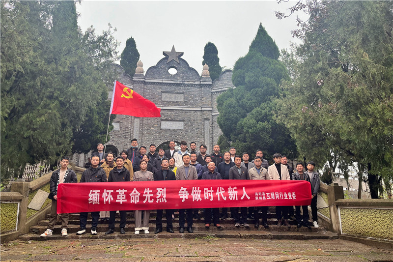 参观合影。葛宇翔摄