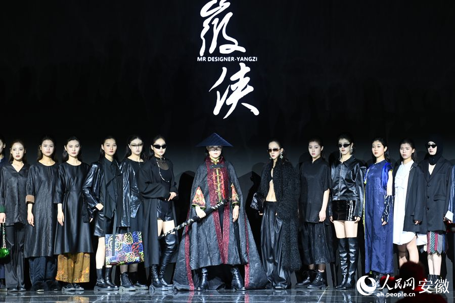 开幕时尚秀。人民网记者 苗子健摄