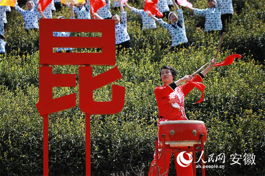 每年到了盛春时节，当地会举办各种采茶、民俗活动。人民网 陶涛摄