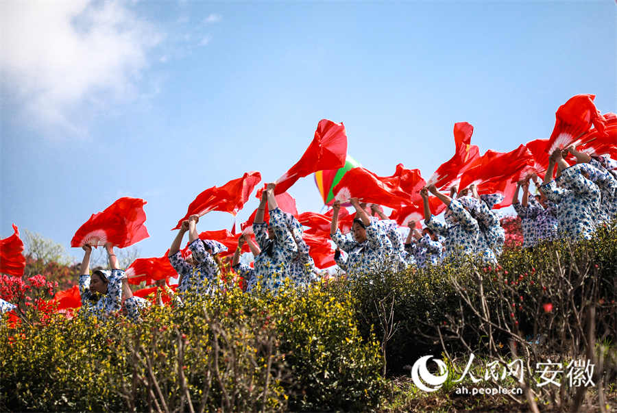 每年到了盛春时节，当地会举办各种采茶、民俗活动。人民网 陶涛摄