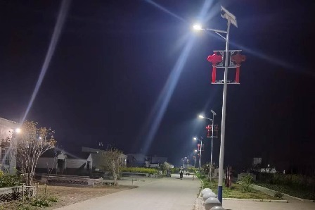 村村通路，路路有燈。