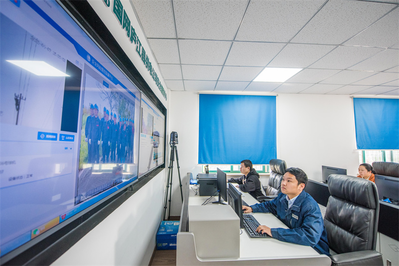 遠程督察施工現場作業安全。廬江供電供圖