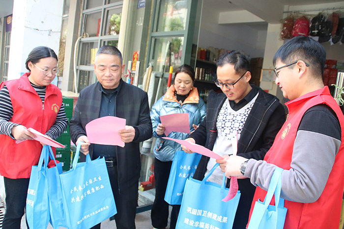 入戶宣傳。銘傳鄉供圖