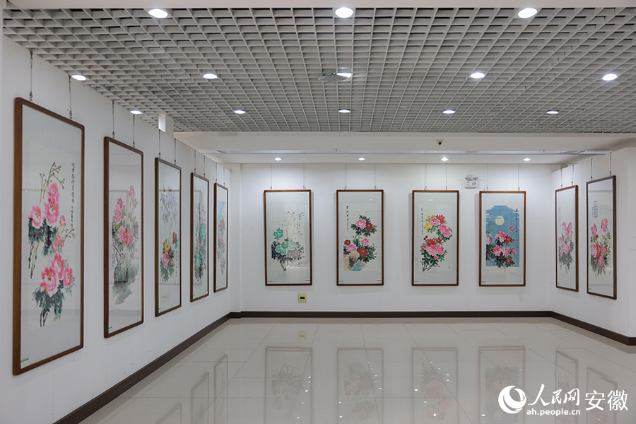 展出的画作。人民网 王晓飞摄