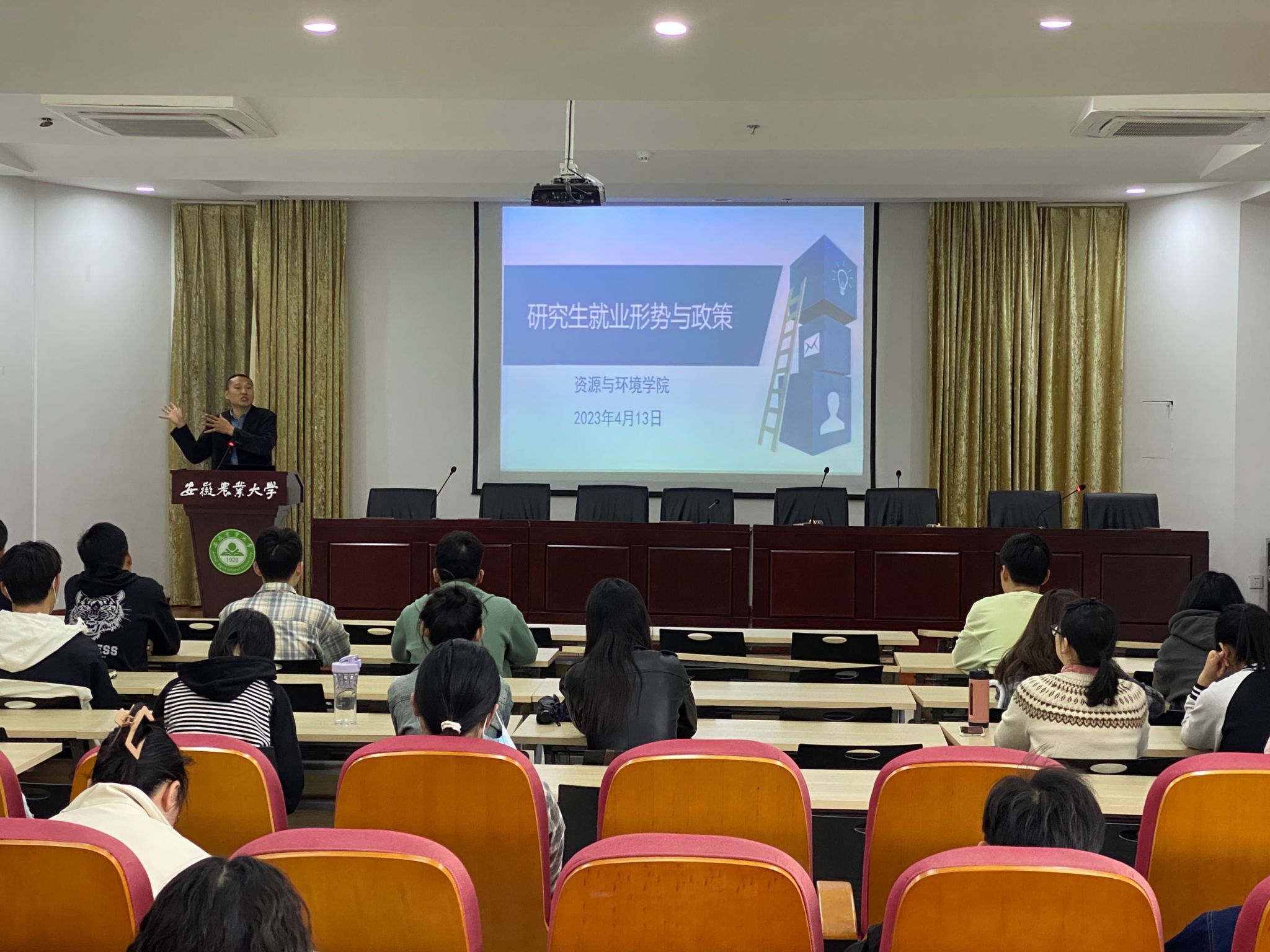 开设强化就业课程。黄伟丽供图